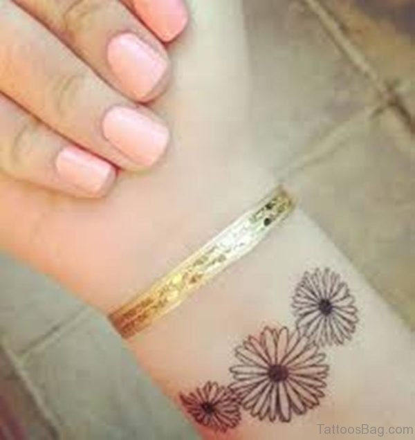 Awesome Daisy Flower Wrist TattooAwesome Daisy Flower Wrist Tattoo