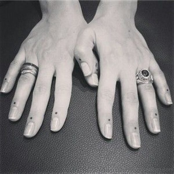 29 Nice Dots Tattoos For Fingers