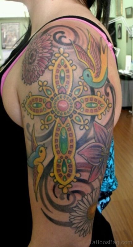 Amazing Daisy Tattoo On Shoulder