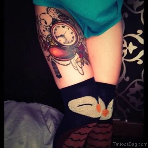Attarctive Clock Tattoo On Thigh