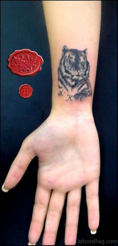 Awesome Tiger Tattoo On Wrist