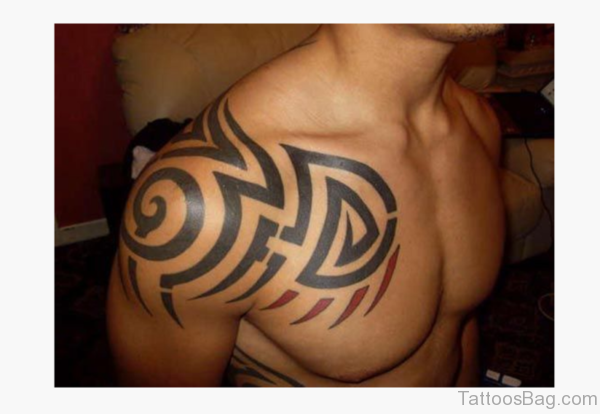 Awesome Tribal Tattoo On Shoulder