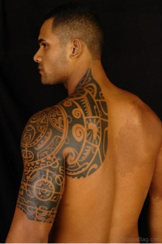 Black Tribal Tattoo On Shoulde
