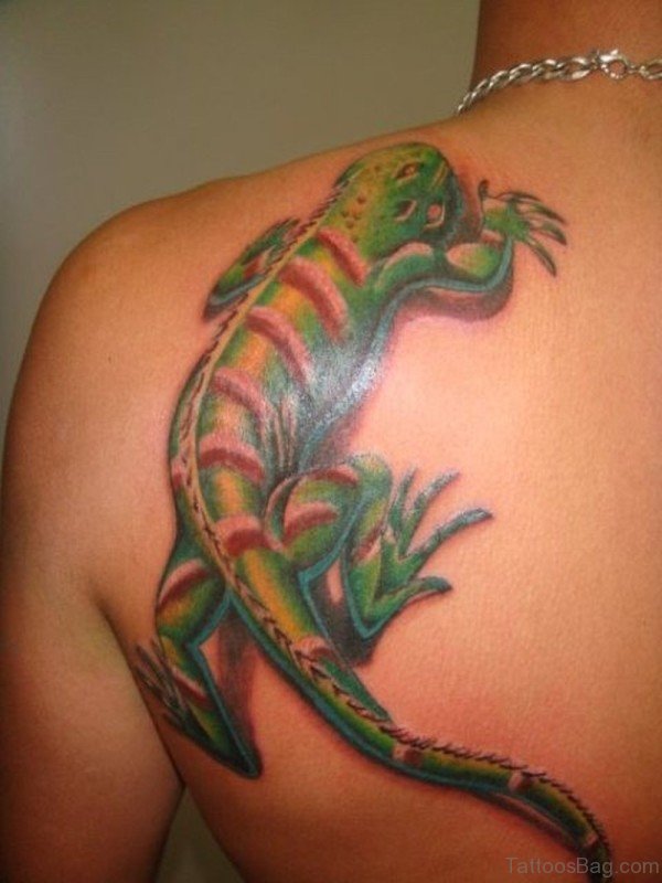 Colored Lizard Shoulder Blade Tattoo