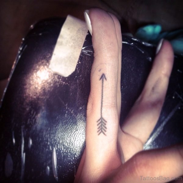 Dazzling Arrow Tattoo On Finger