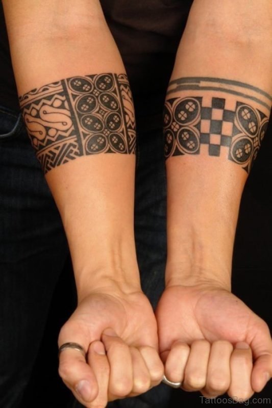 Elegant Armband Tattoo 