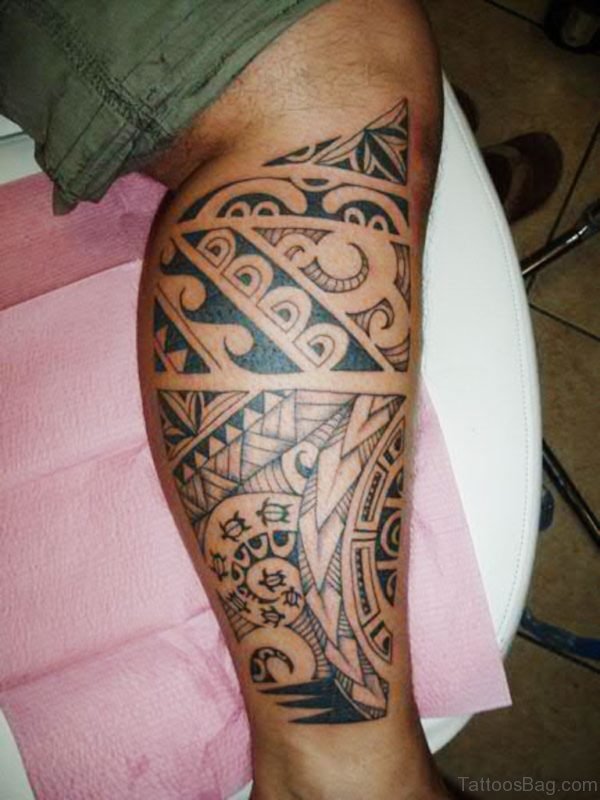 Fantastic Tribal Tattoo On Leg