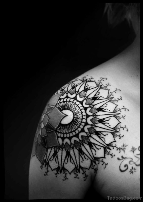Good Mandala Tattoo On Shoulder