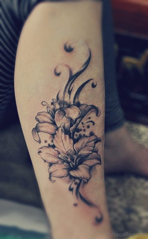 Great Flowers Tattoo On Leg