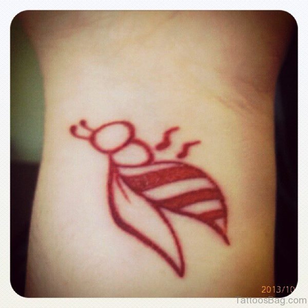 Heena Bee Tattoo On Wrist 