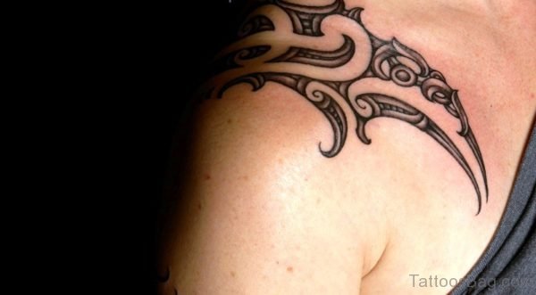 Lovely Maori Tattoo On Shoulder 