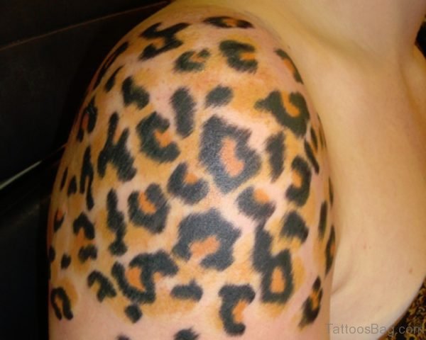 NIce Leopard Print Tattoo On Right Shoulder