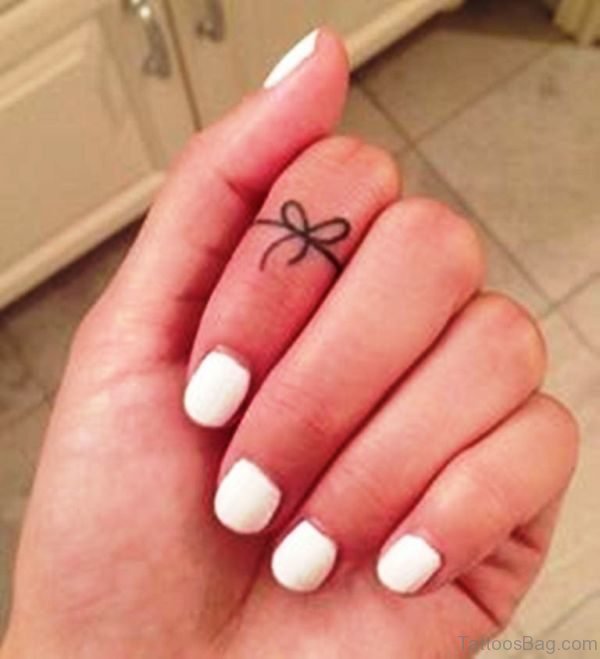 35 Cute Bow Tattoos On Finger