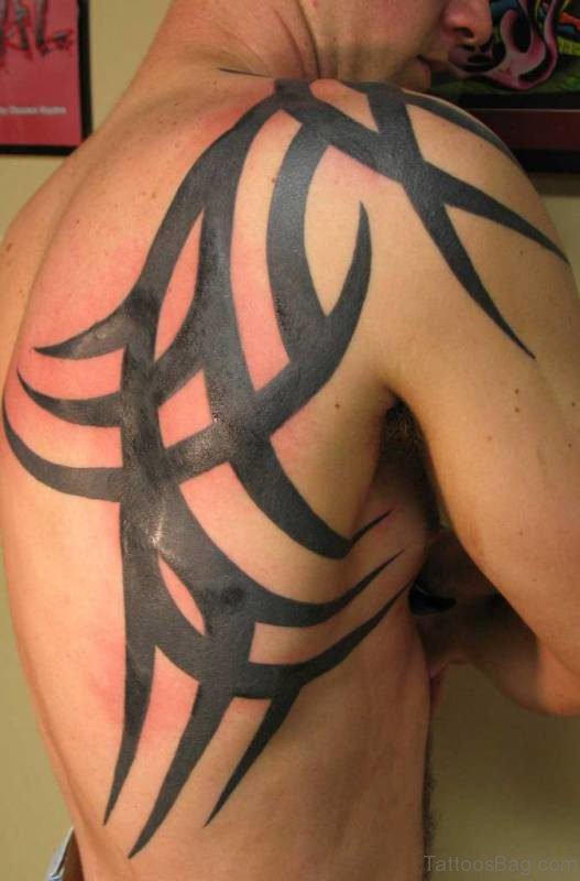 Stunning Tribal Shoulder Tattoo