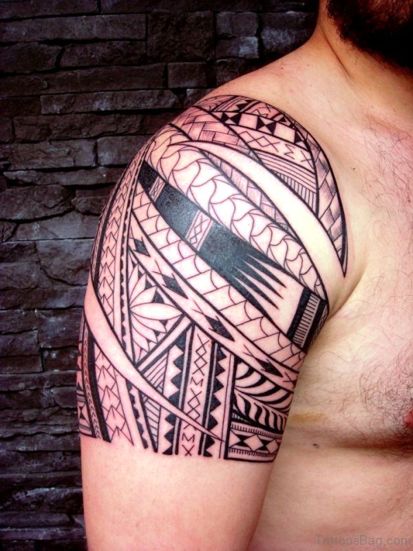 Tribal Maori Tattoo On Right Shoulder 
