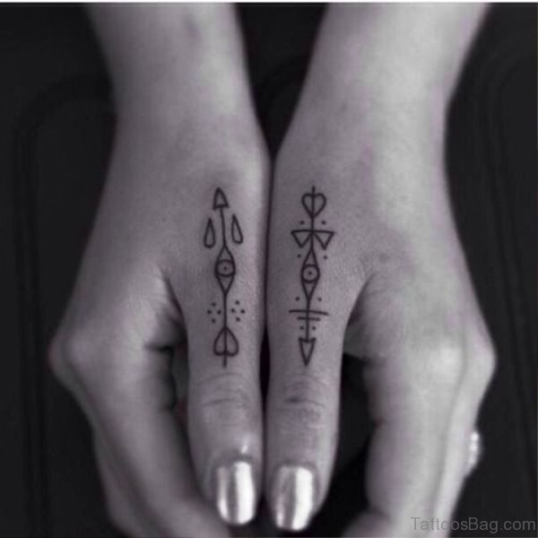 64 Perfect Arrow Tattoos On Finger