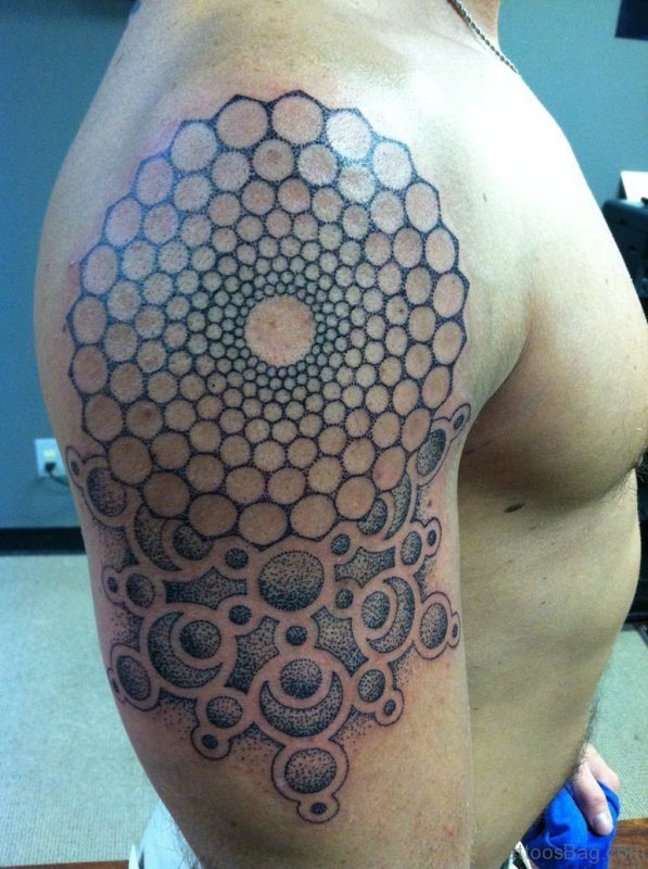 Wonderful Geometric Tattoo On Shoulder