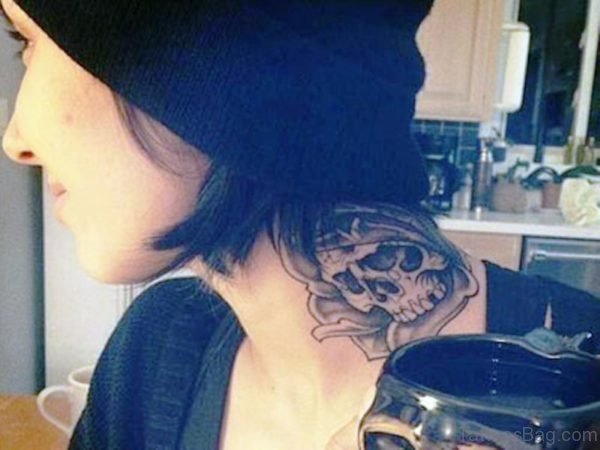 Yasmine Skull Tattoo On Neck