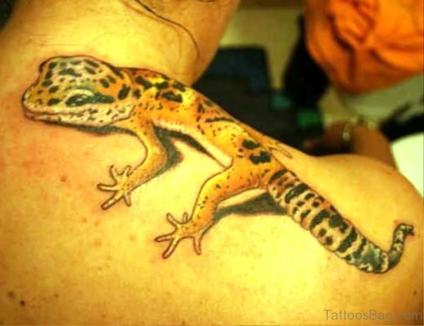 3D Lizard Tattoo On Back Shoulder