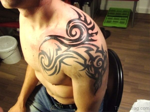 Amazing Design Tattoo On Shoulder
