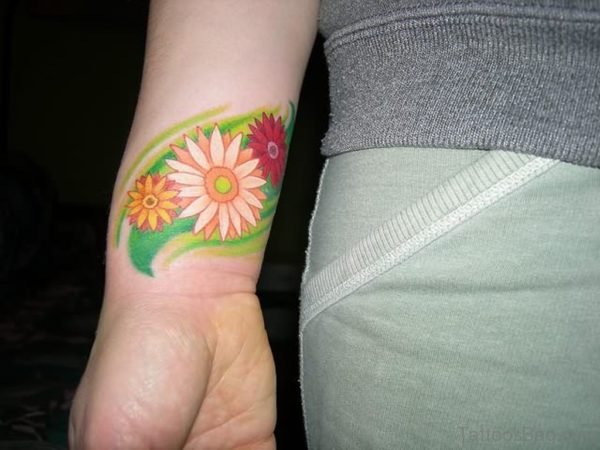Beautiful Daisy Flower Tattoo On Wrist