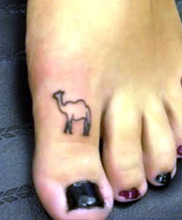 Black Outline Camel Tattoo On Toe