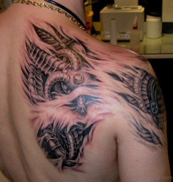 Cool Alien Tattoo On Back