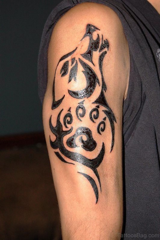 Darl Black Tribal Wolf Tattoo On Shoulder