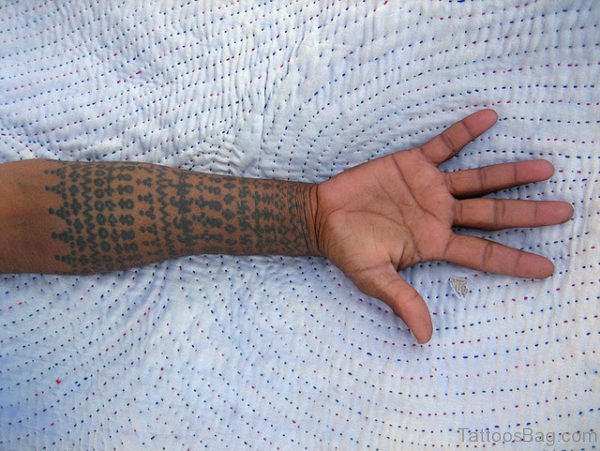 Funky Tribal Tattoo On Arm