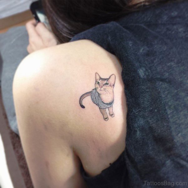 Lovely Cat Tattoo On Back Shoulder