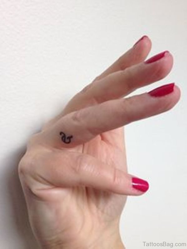 Nice Ampersand Finger Tattoo