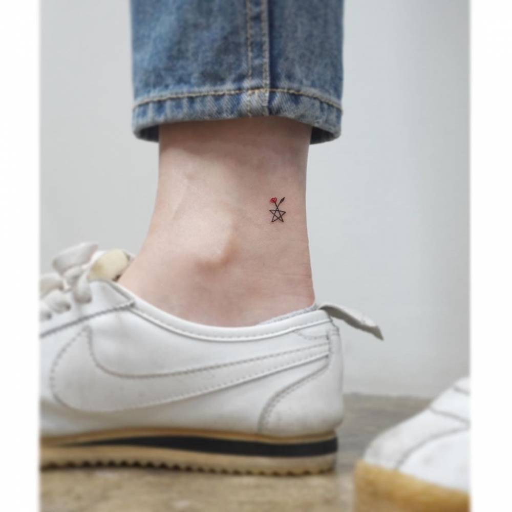 Awesome star tattoo for ankle8