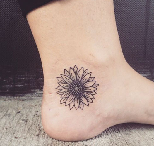 Best Daisy Tattoo Design