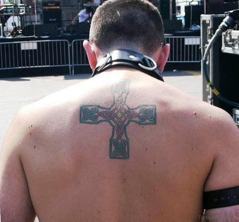 Тату крест на спине у мужчин фото