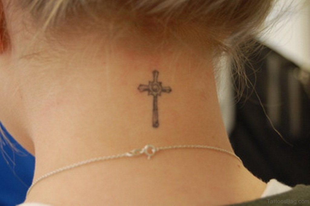 Фото тату крест на руке девушки фото